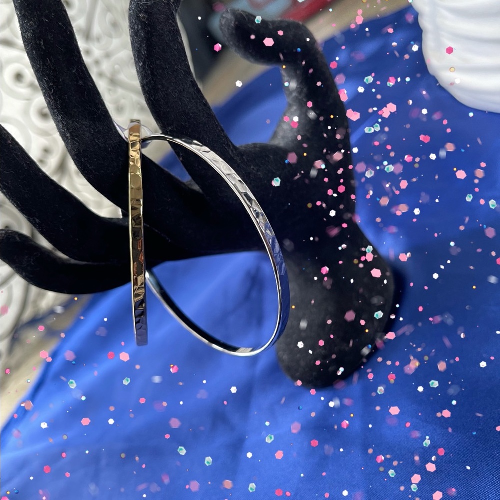 Medium bracelets made of gold and sliver